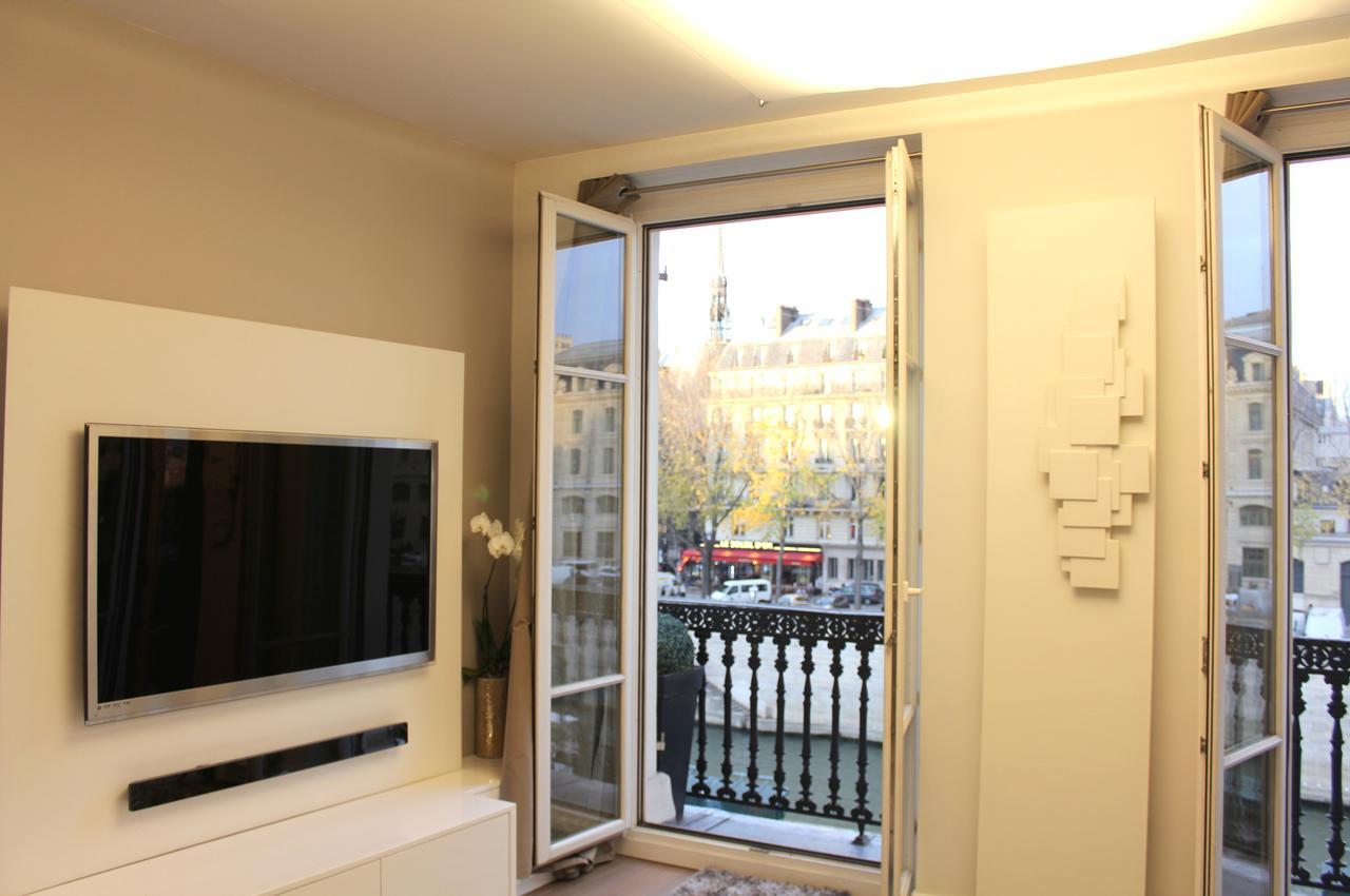 Two Bedroom Luxury Apartment - Balcony With View Of Notre Dame Paris Exterior foto